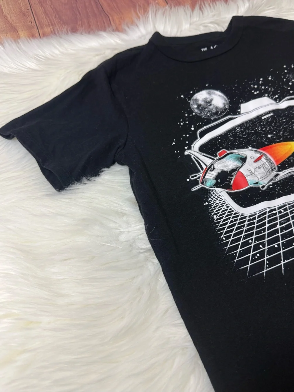 The Children’s Place Black Graphic T-Shirt - Boys Size M (7/8)